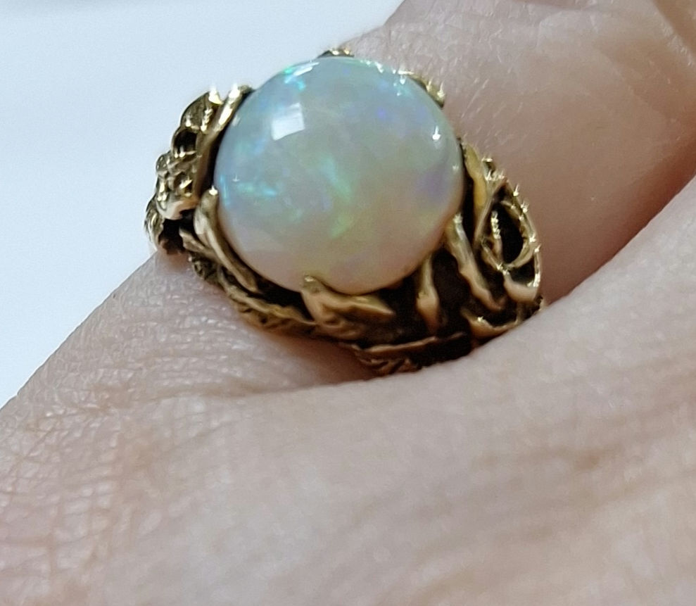 G105.  14ct yellow gold Opal ring