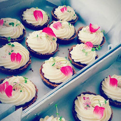 #caramelcakes #tartaletky #mascarpone #saltedcaramel #banana #roses #thyme