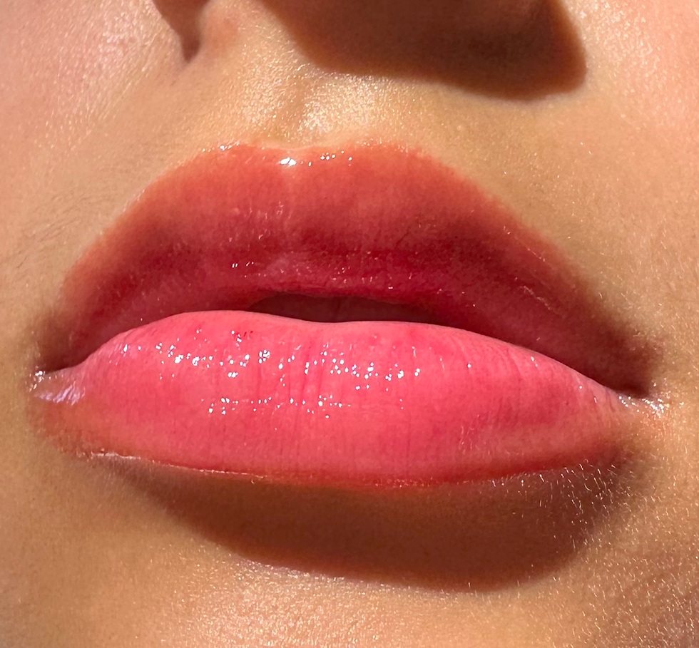 Thumbnail: LA  |  lip oil plumper