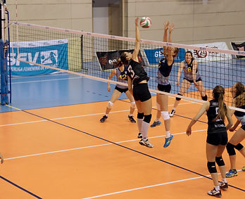 Partido de voleibol femenino