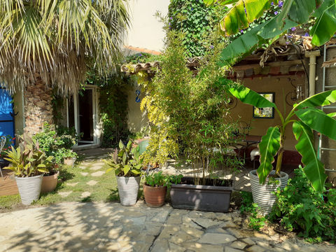 Jardin et entrée principal à la maison El Patio