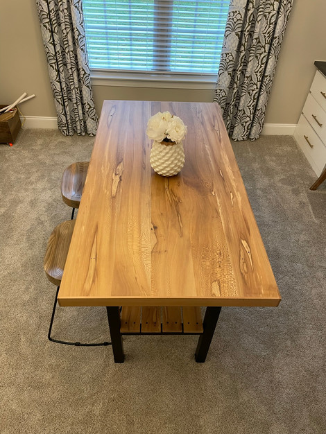 Lots of room and lots of utility with the shelf underneath.