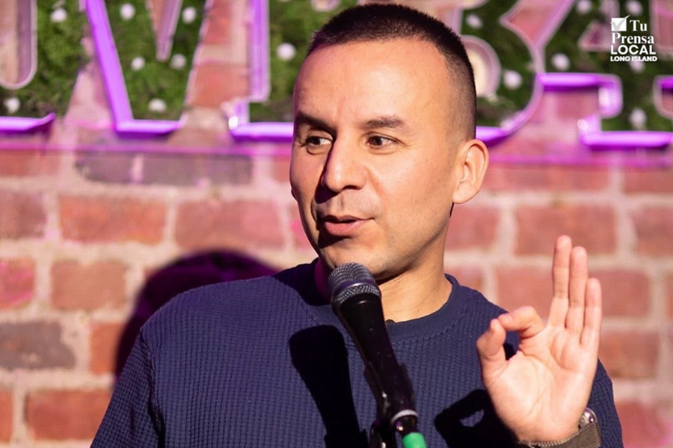 Pedro González presentará una noche bilingüe de comedia en Westhampton Beach; Una Invitación de OLA Of Eastern Long Island