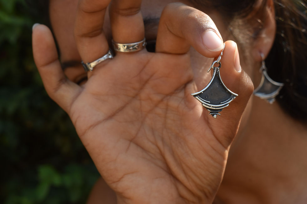 Thumbnail: TOLA plain earrings