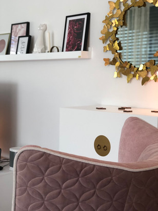 Details - living room in blush, white & gold