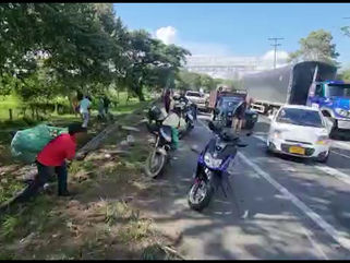 Bugalagrande. Reportan accidente de tractocamión.