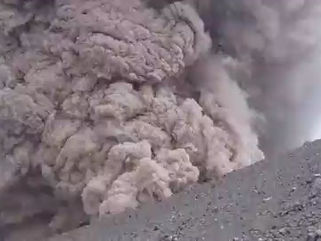 Se produce pulso eruptivo en Volcán Láscar, Región de Antofagasta Chile.
