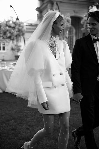 abito da sposa corto velo cerchietto