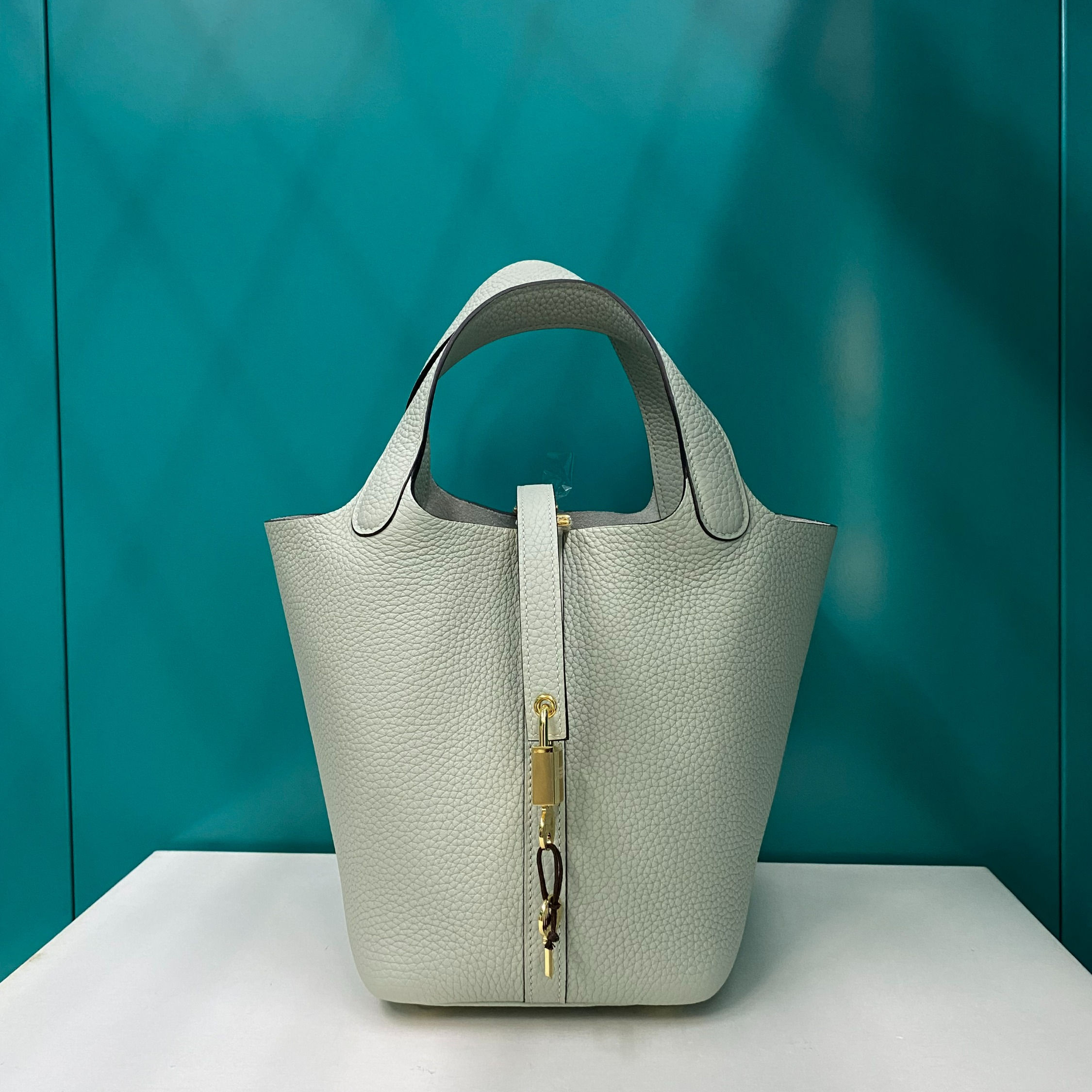 Hermes Picotin 18 Gris Neve Taurillon Clemence