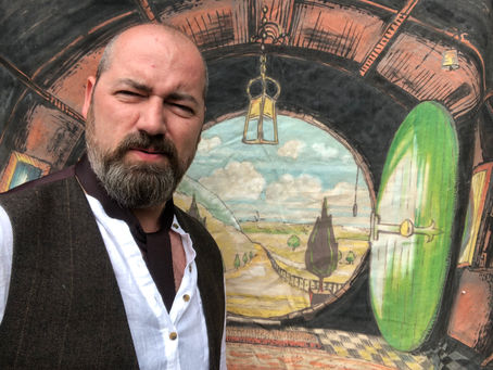 VIDEO: Barliman Butterbur entertains...