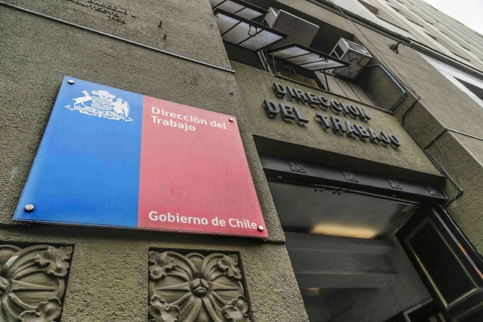 Corte de Santiago valida multa por incomparecencia ante la D.T., tras citación por correo electrónico.