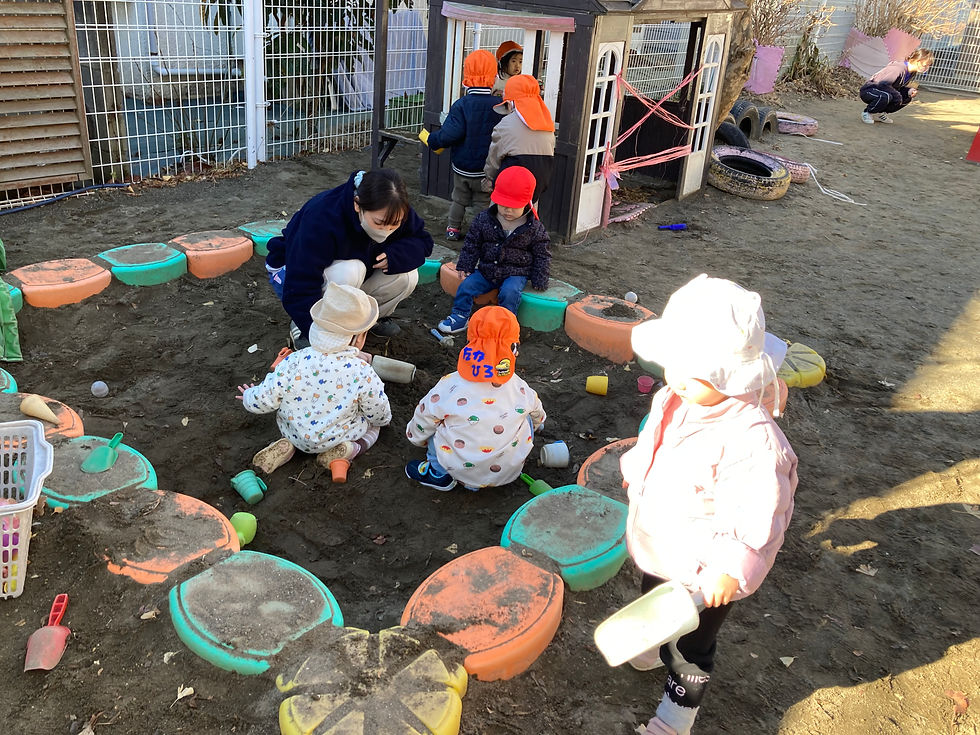 砂場遊びが大好きな0歳児