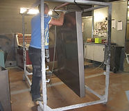 Préparation monument funéraire avant mise en peinture