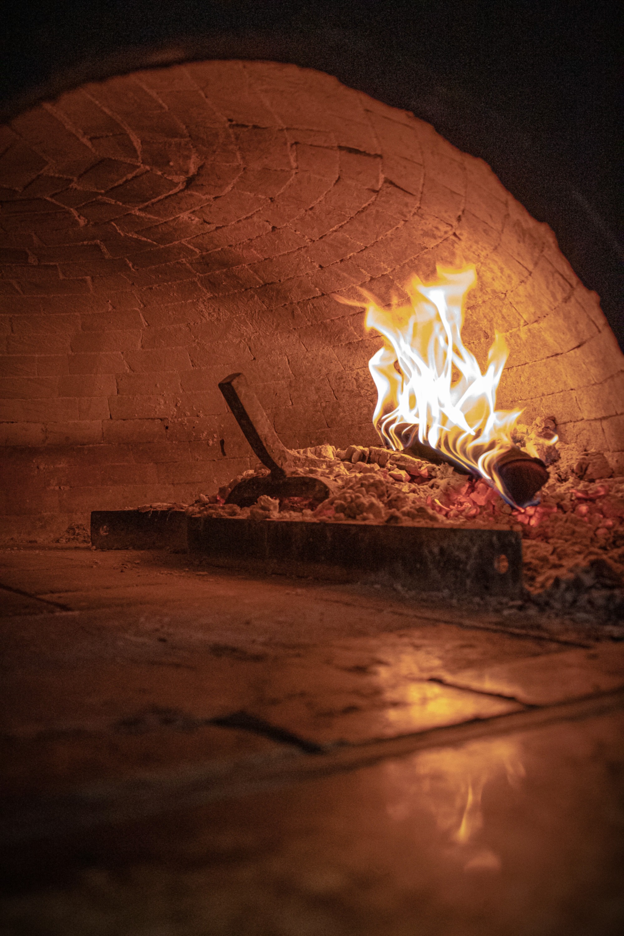 Il fuoco nel forno a legna del Dopolavoro 1923