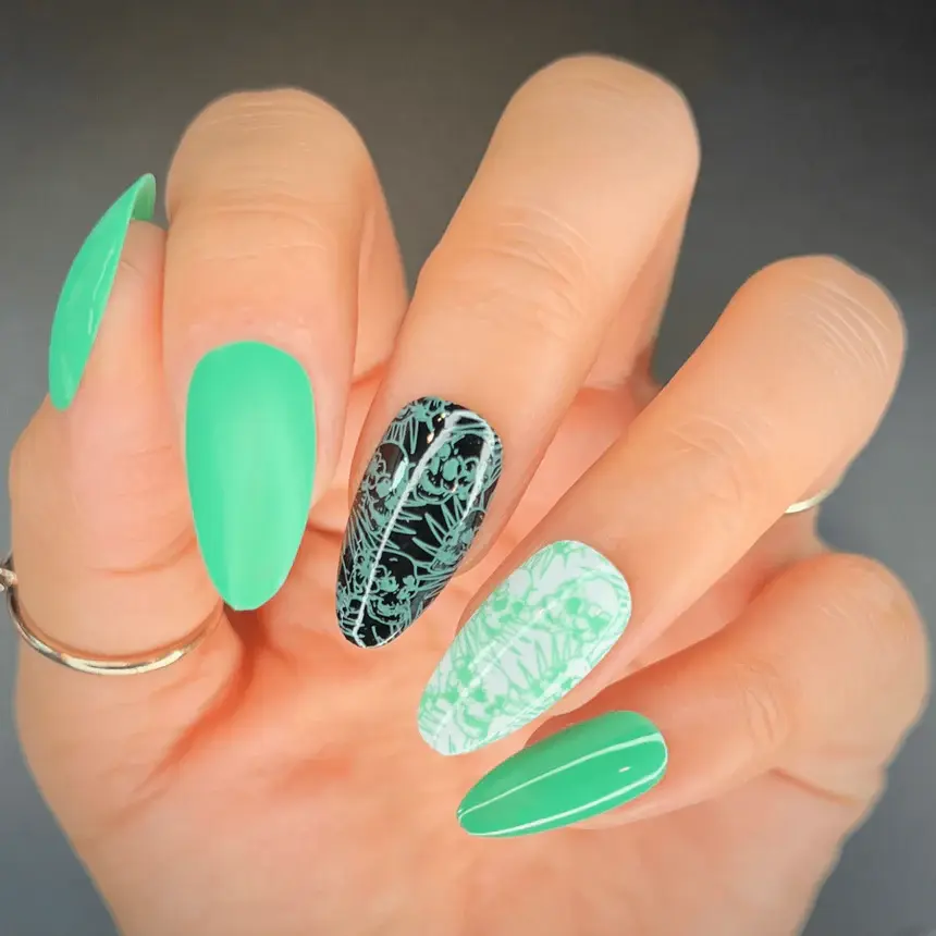Thumbnail: Zombie Hut (B485) - Cream Light Green Stamping Polish