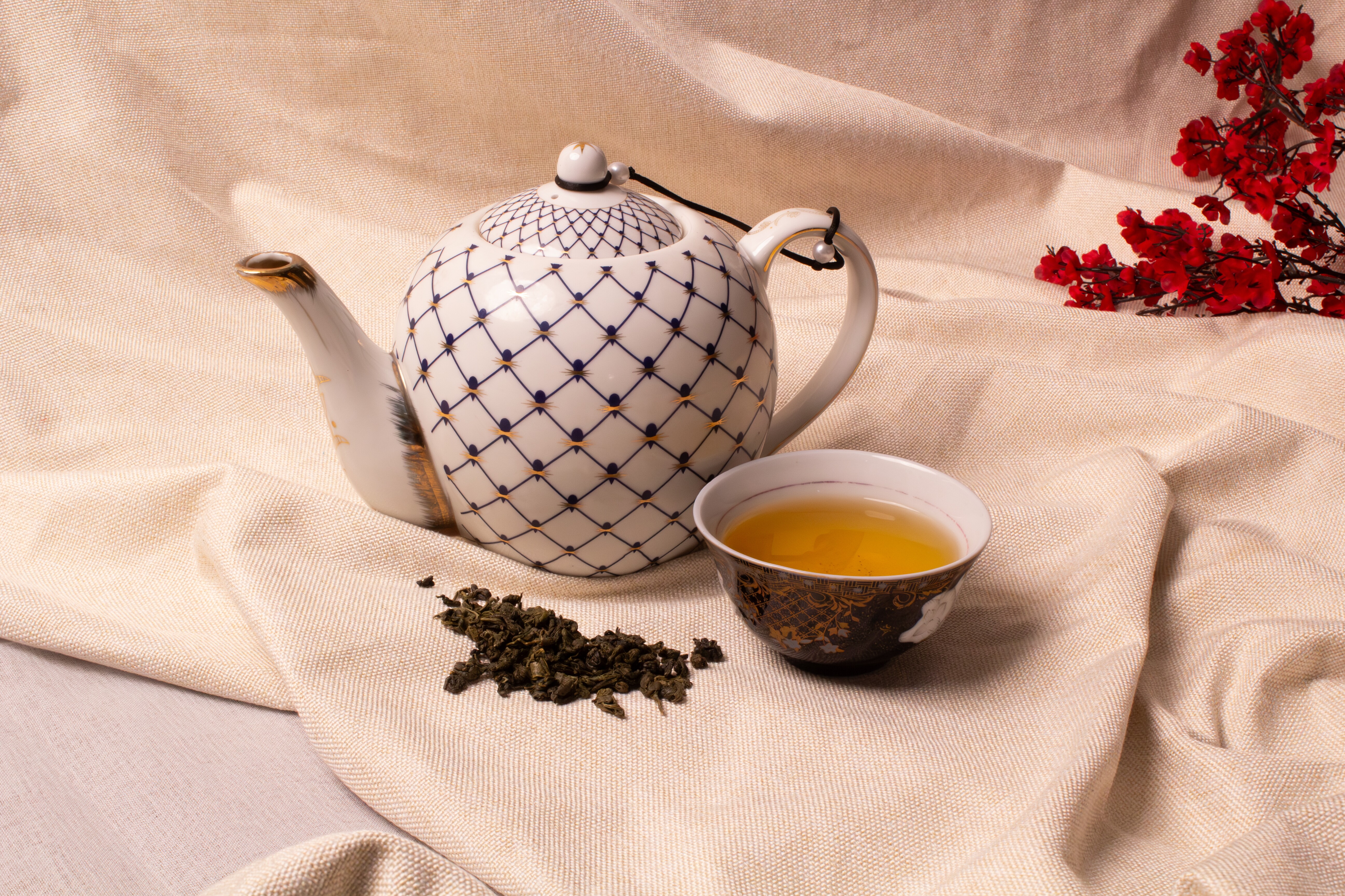 Green or Black Tea in Kettle