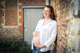 zwangerschapsfotoshoot door fotograaf uit Putte bij Mechelen die fotografeert in de ruime regio van Putte, Lier, Mechelen, Heist op den berg en Tremelo.