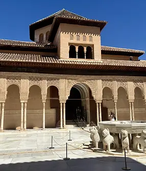 patio_leones_alhambra.webp