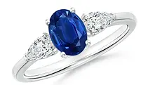 Anillo en oro blanco con zafiro oval natural y diamantes pera