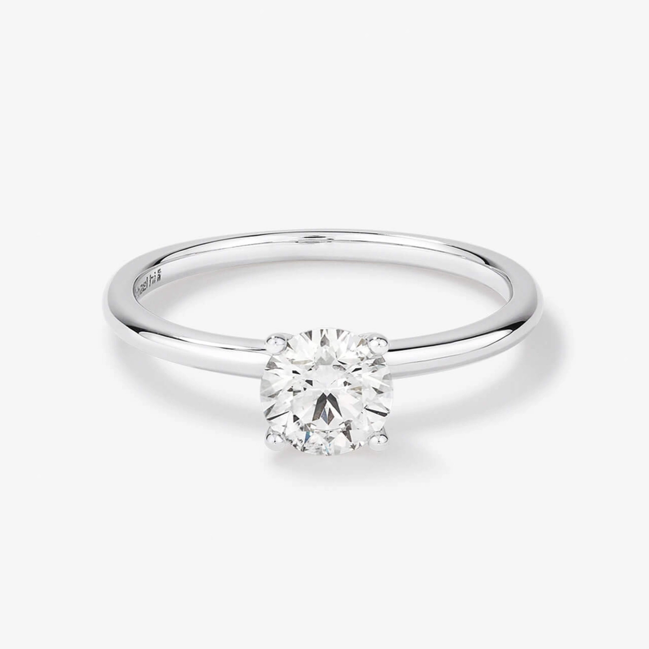 Anillo con diamante solitario de oro blanco