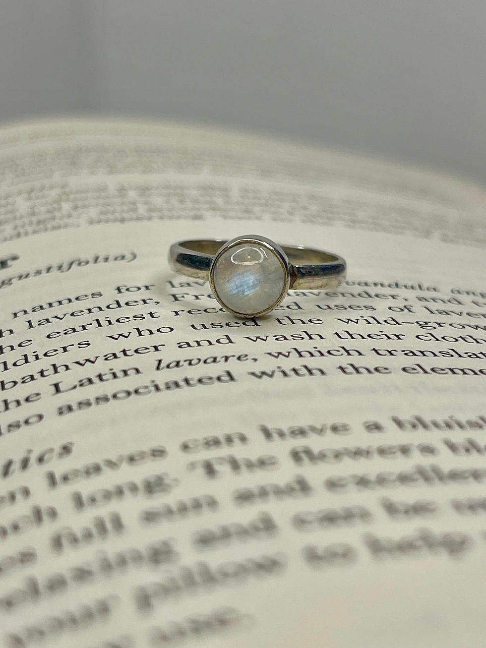 Thumbnail: Rainbow Moonstone Sterling Silver Ring | US Size 7
