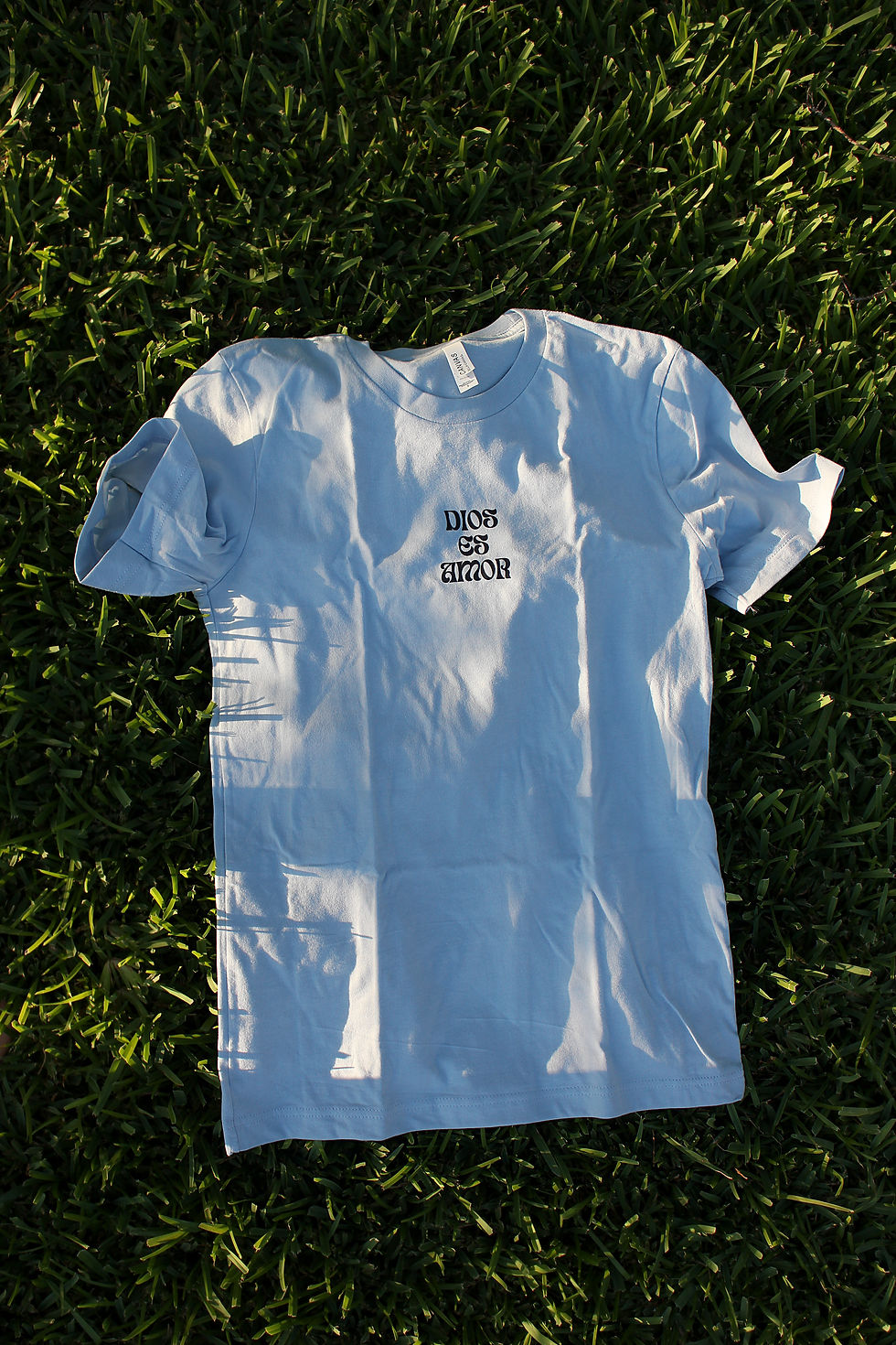 Thumbnail: DIOS ES AMOR UNISEX TEE