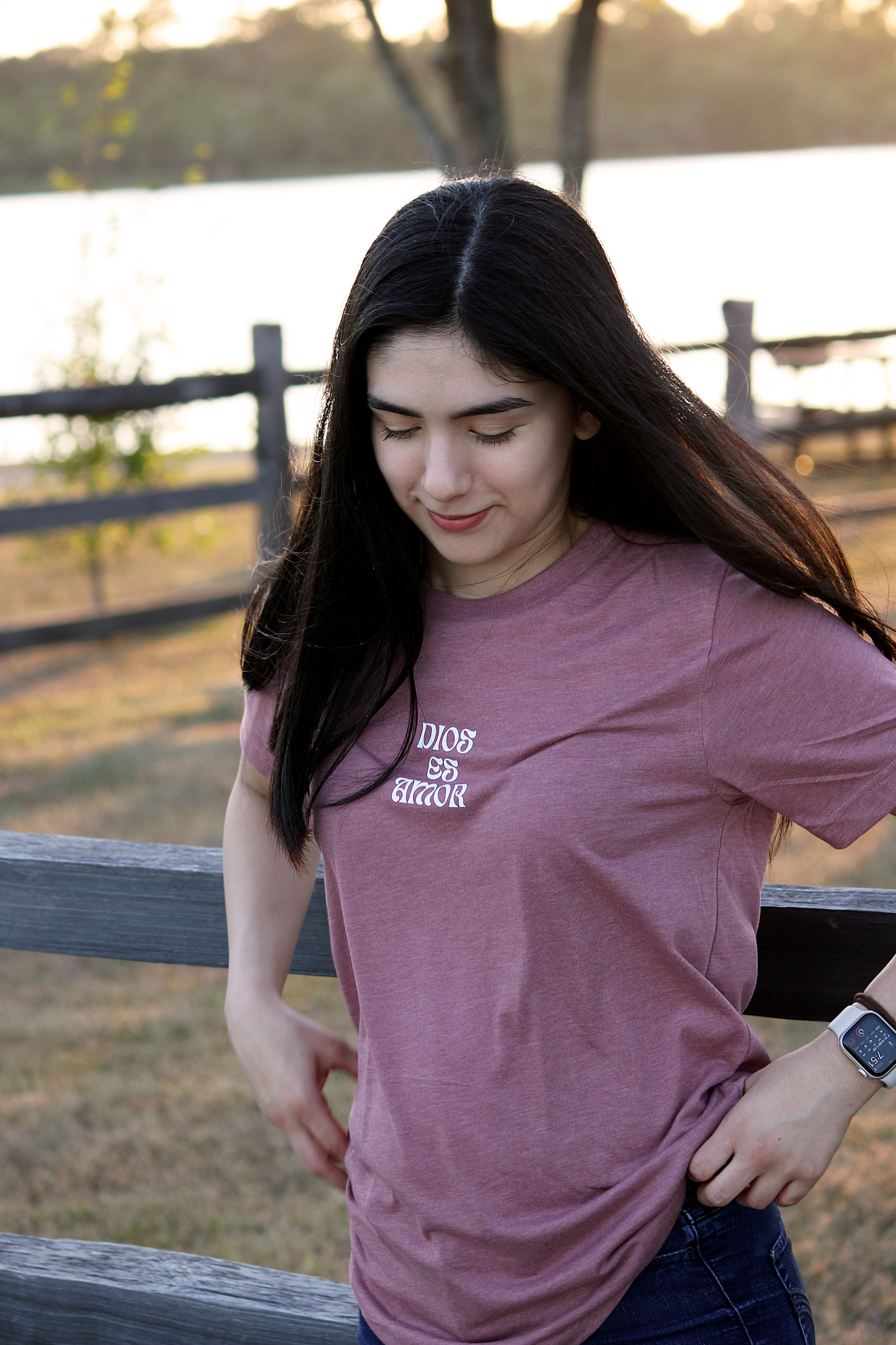 DIOS ES AMOR UNISEX TEE