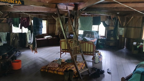 Dortoir des volontaires en Amazonie équatorienne.