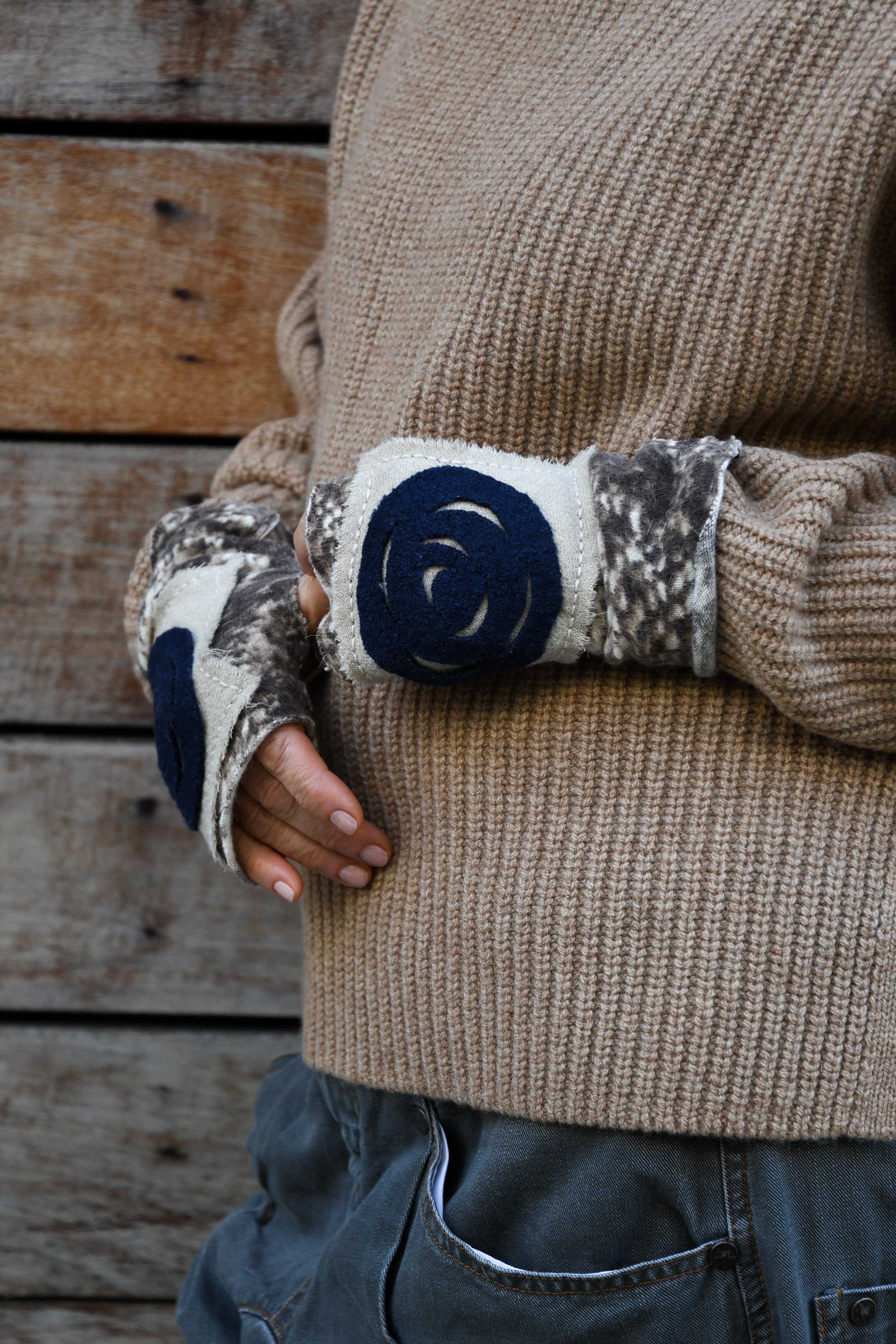 Exclusive Line, Green&brown wool blend, Beige wool, Dark blue circle