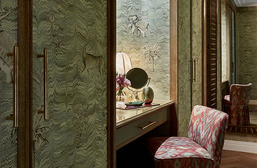 7. Broadwick Suite - Vanity.jpg