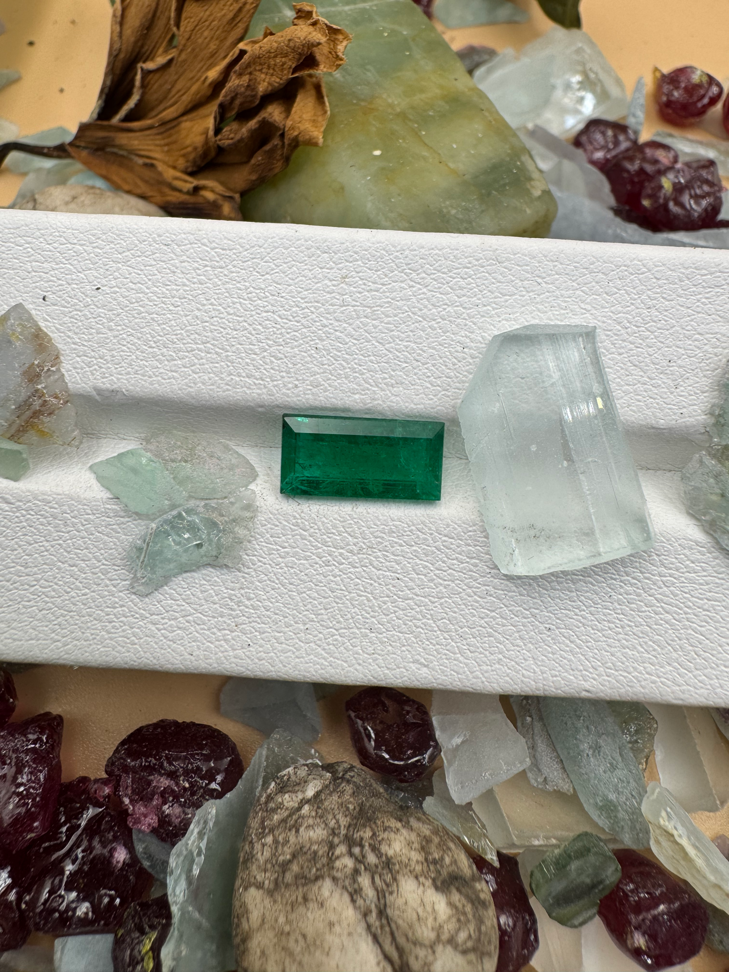 EMERALD 2.66 CARAT
