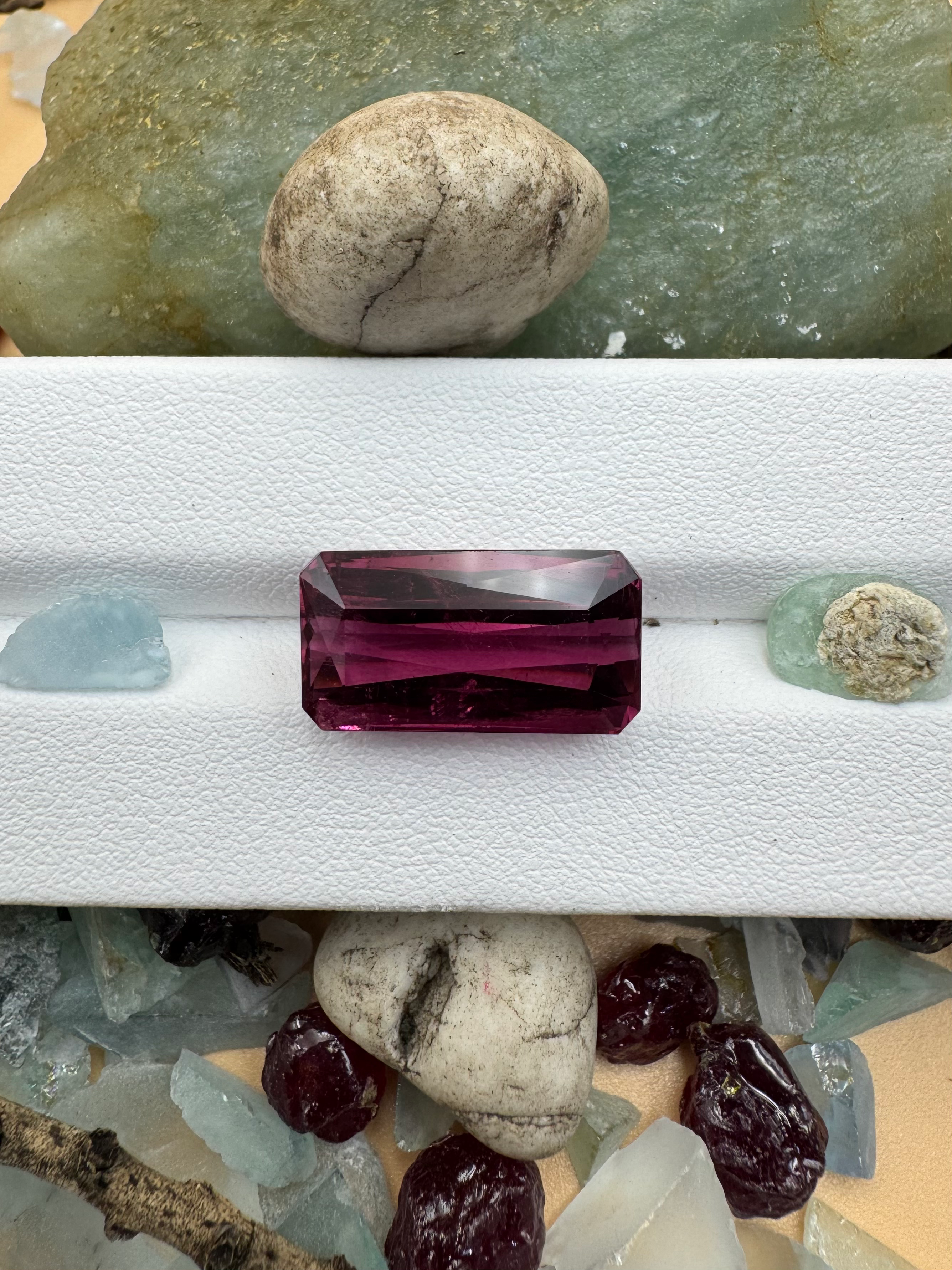 RED TOURMALINE 15.81 CARAT