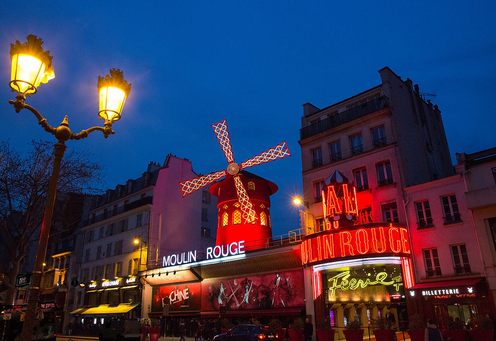 Facade Moulin Rouge (2 lamp) PF ©Moulin Rouge-D.Duguet.jpg