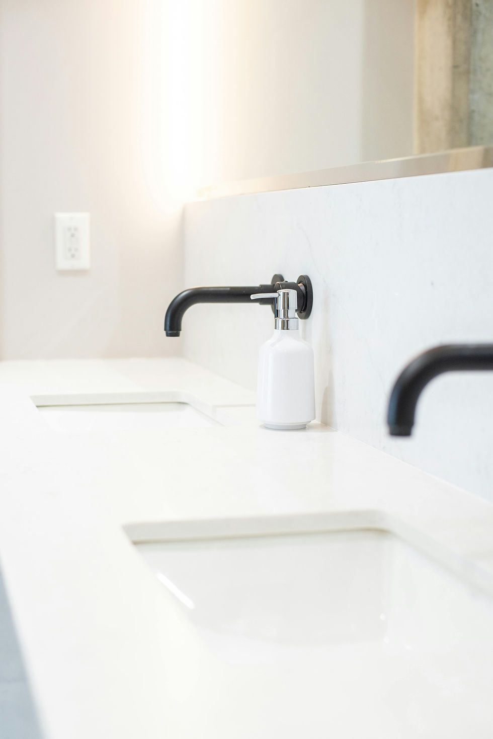 Handwashing station in a premium washroom