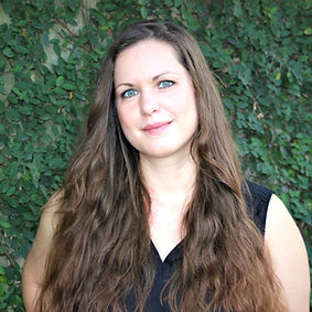 Carrie Nelson's Headshot_Green