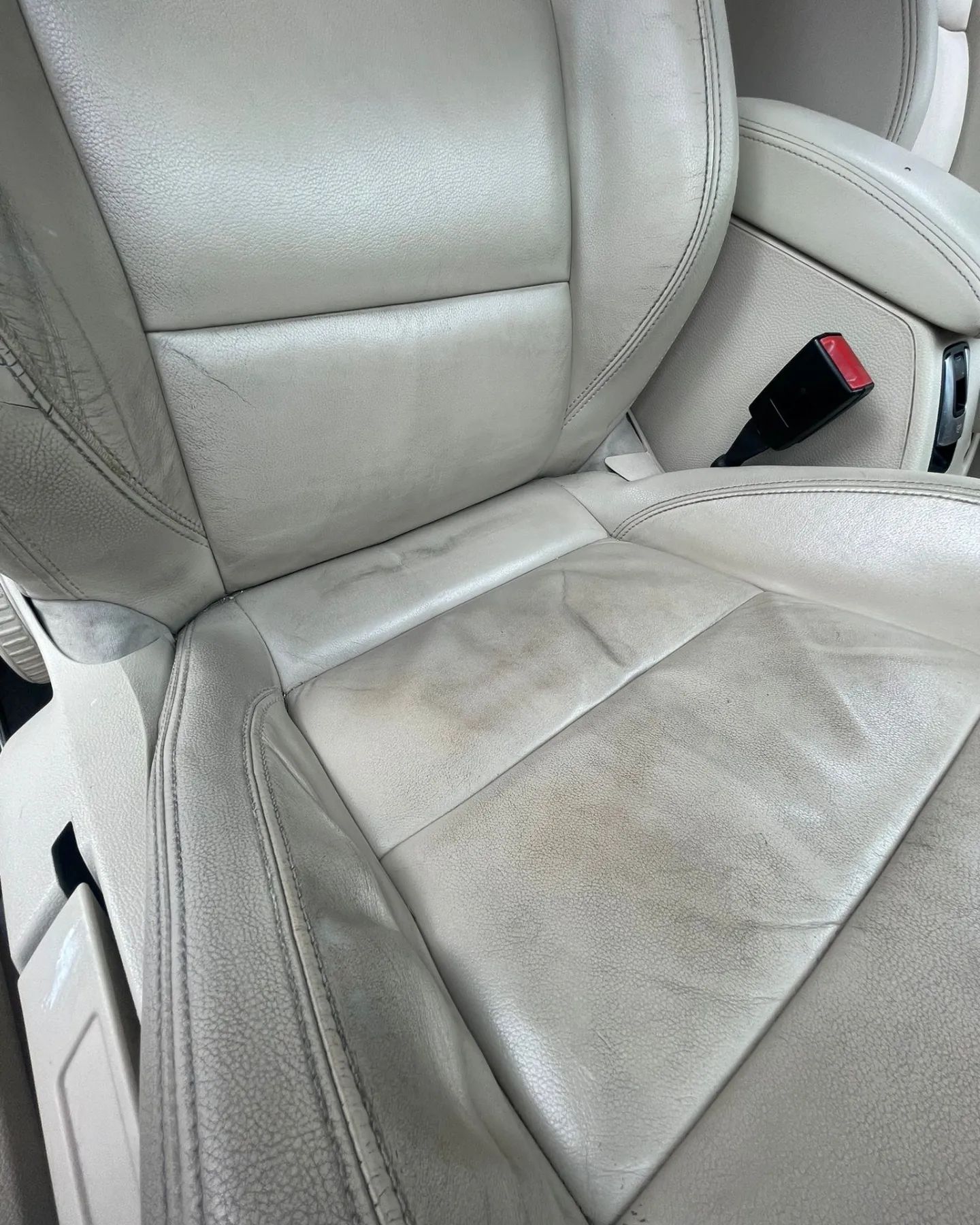 Interior deep clean extraction steam cleaning 