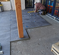 Pose de carrelages pour une terrasse