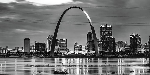 gateway-arch-and-saint-louis-panoramic-skyline-black-and-white-gregory-ballos.jpeg