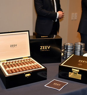 A table with Zeev NY brand Dominican cig