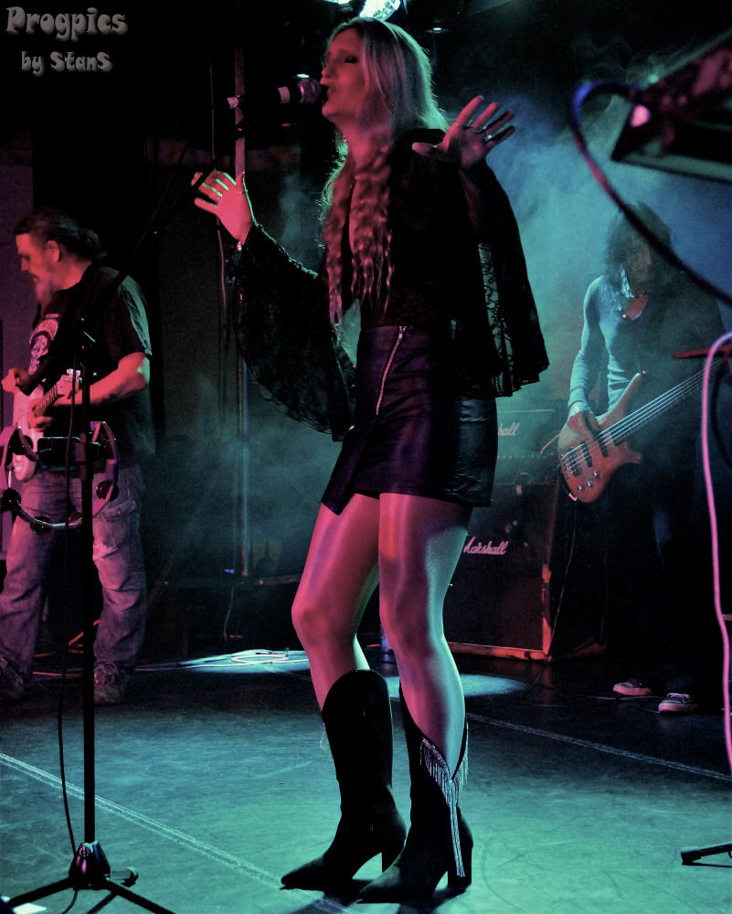 Mostly Autumn at Summers End 2022 (1)