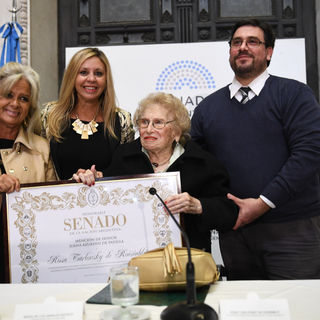 La Senadora Sacnun distinguió a Rosa Tarlovsky, Vicepresidenta de Abuelas de Plaza de Mayo