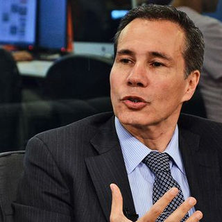 Operación Nisman: colgarse del muerto
