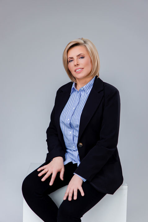 DWA APARATY fotografia biznesowa Poznań, sesja wizerunkowa Wrocław, zdjęcia biznesowe Leszno, portret do LinkedIn Poznań, fotograf wizerunkowy Wrocław, profesjonalna sesja zdjęciowa Poznań, zdjęcia biznesowe dla firm Wrocław