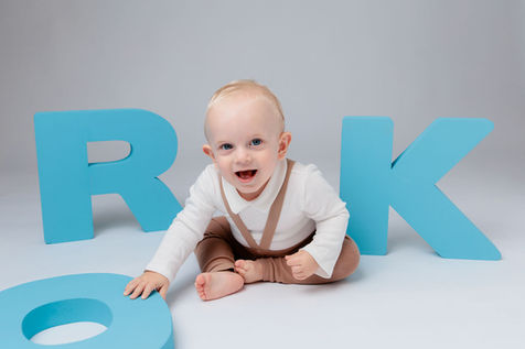 DWA APARATY, fotograf, fotografia dziecięca, fotografia rodzinna, sesja zdjęciowa, sesja dziecięca, sesja rodzinna, zdjęcia rodzinne, zdjęcia dziecka, zdjęcia z urodzin, rodzina, dziecko, Leszno, fotograf Leszno, zdjęcia Leszno, studio fotograficzne Leszno, voucher, prezent na urodziny, sesja na prezent