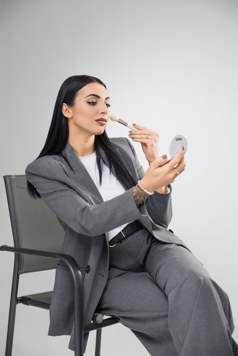 DWA APARATY fotografia biznesowa Poznań, sesja wizerunkowa Wrocław, zdjęcia biznesowe Leszno, portret do LinkedIn Poznań, fot