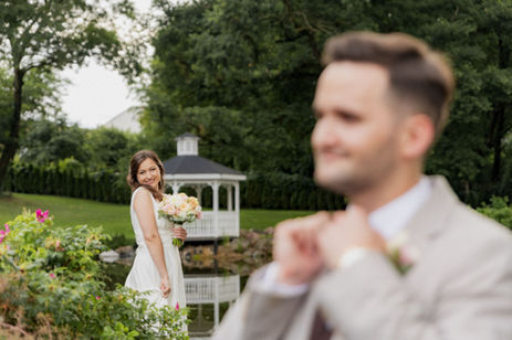 DWA APARATY, fotograf ślubny, fotografia ślubna, reportaż ślubny, zdjęcia ślubne, sesja ślubna, ślub w plenerze, ślub pod namiotem, wesele w stodole, industrialny ślub, nowoczesny ślub, elegancki ślub, rustykalny ślub, zdjęcia z wesela, przygotowania ślubne, ceremonia ślubna, emocje na ślubie, fotograf Poznań, Wrocław, ślub bez pozowania, sesja plenerowa, duet foto-video, film ślubny, klimatyczne zdjęcia, ślub na luzie, emocjonujący film ślubny, wzruszające zdjęcia