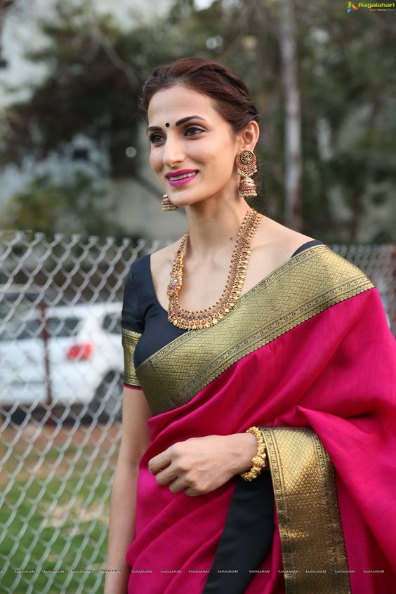 Shilpa reddy in Kasu mala, kasu mala designs, south indian jewels , south indian jewellery, kasulaperu designs, kasumala, kasu malai, kasina sara , celebrities in kasumala, celebrity jewellery fashion. fashion jewellery, lightweight kasu mala , kasu mala haram, antique kasumala, 1 gram gold kasu mala, kerala jewellery, kasu mala long haram, kasu jewellery, kasu necklace