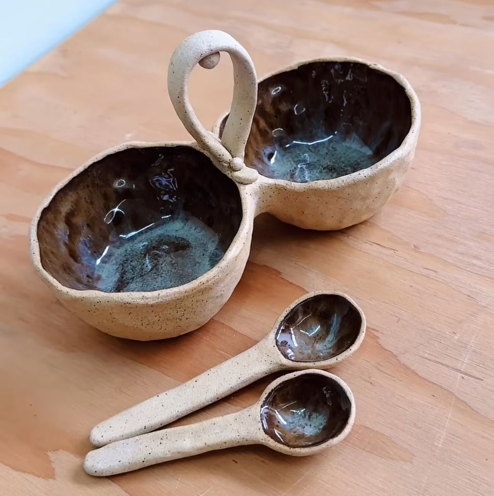 Serving Bowls w Spoons