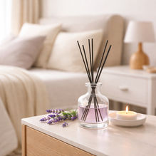 diffuseur de parfum à bâtonnets dans une maison