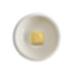 Fondant parfumé Celsius beige en forme carrée, présenté dans un brûleur blanc, vue dessus sur fond neutre.